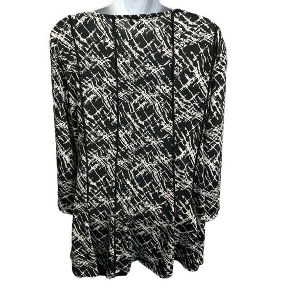La Vanya Top Petite XL Attractive Black White Geometric Stretch 3/4 Sleeves PXL - Picture 4 of 4